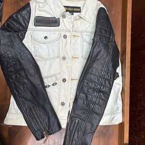 Harley-Davidson Cream Denim Jacket with Black Leather Sleeves size small